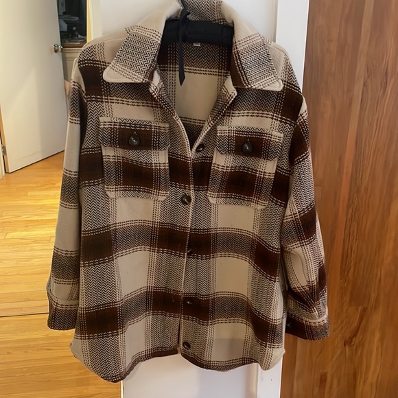 Bb Dakota fall shacket.  Brown and beige size large. - Picture 10 of 10